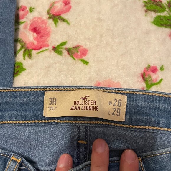 Y2K low rise Hollister light wash skinny jeans! - Picture 14 of 16